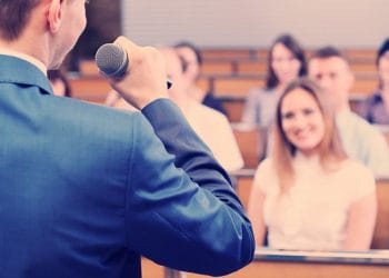 Mẫu câu giao tiếp tiếng Trung thông dụng hàng ngày