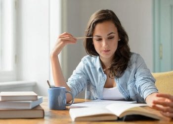 Học tiếng Anh qua bài hát và phim ảnh có hiệu quả không ?
