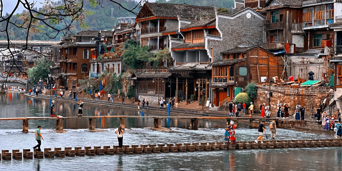 Phượng Hoàng cổ trấn