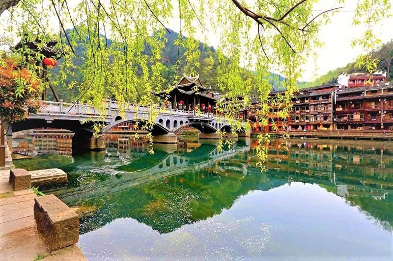  Phượng Hoàng Cổ Trấn 