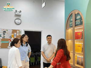 NhÀ XuẤt BẢn NgoẠi NgỮ VÀ NghiÊn CỨu GiẢng DẠy (fltrp) ĐẾn ThĂm TiẾng Trung The Dragon