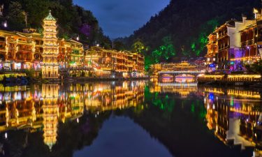 Phượng Hoàng cổ trấn